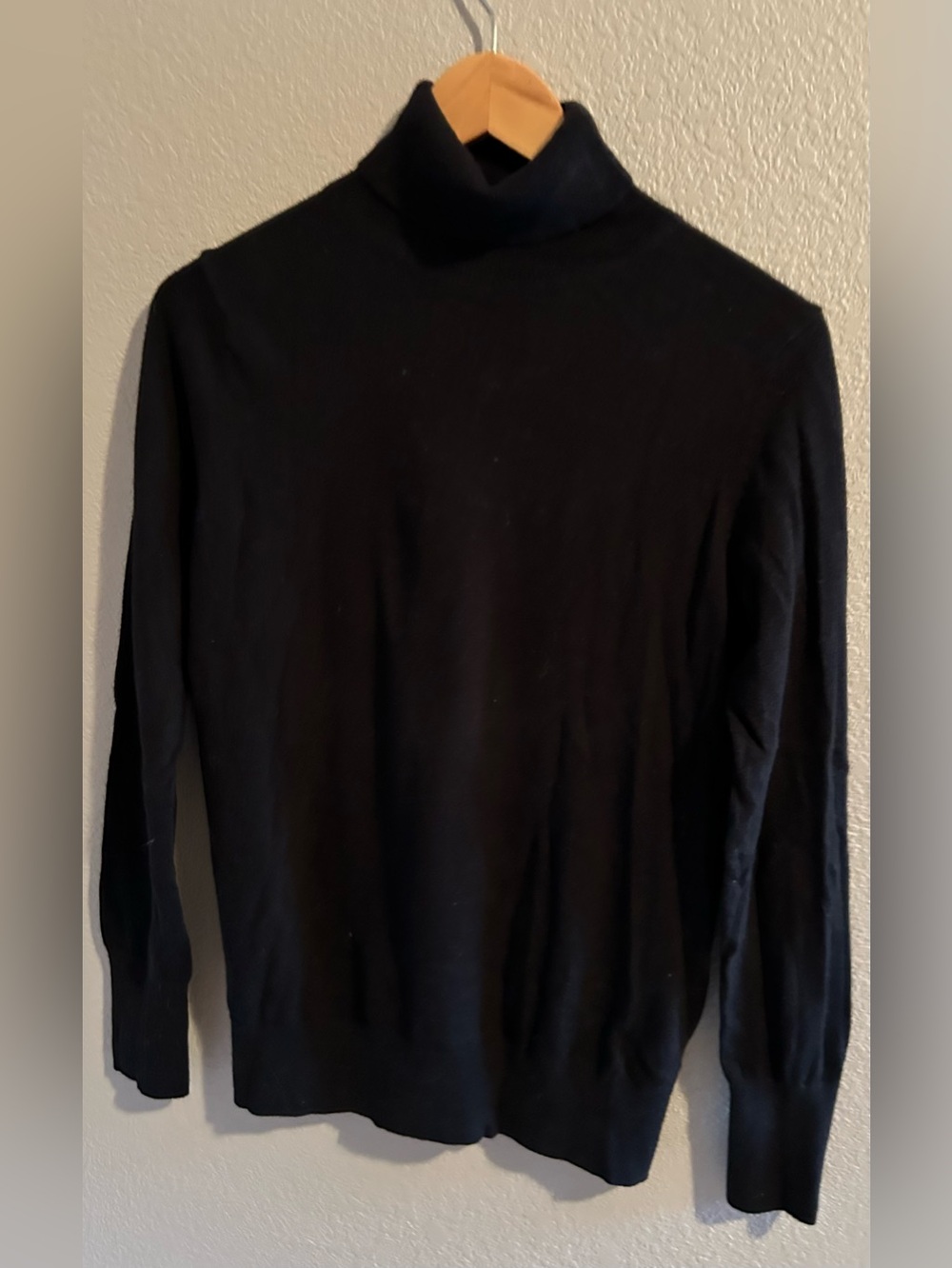 Old Navy Women's Black Turtleneck Sweater